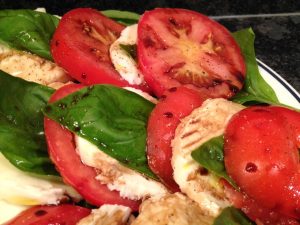 close-up-caprese-salad