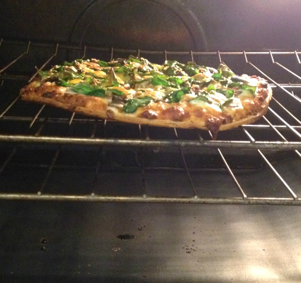 http://www.mashupmom.com/wp-content/uploads/2014/07/cookina-pizza-2.jpg