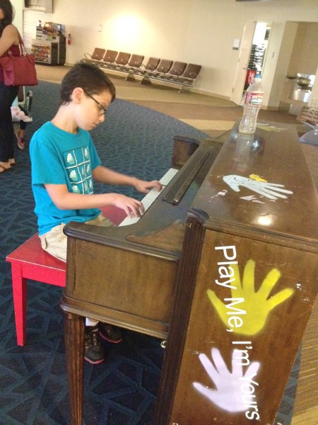 airport-piano