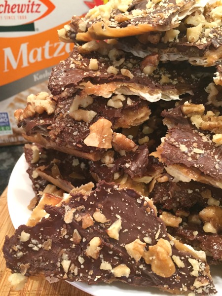 matzo-crack-on-a-plate