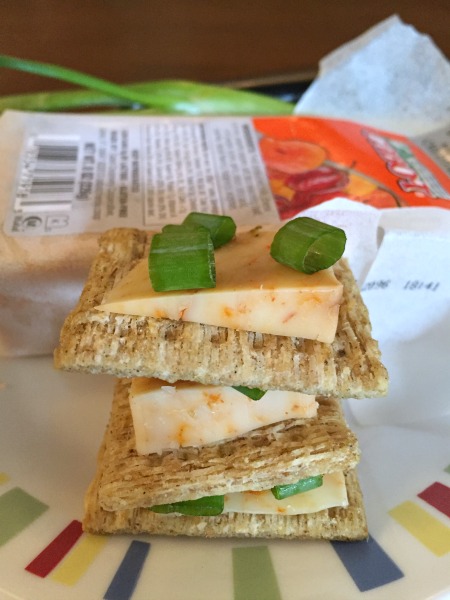 savoritz-crackers-with-cheese