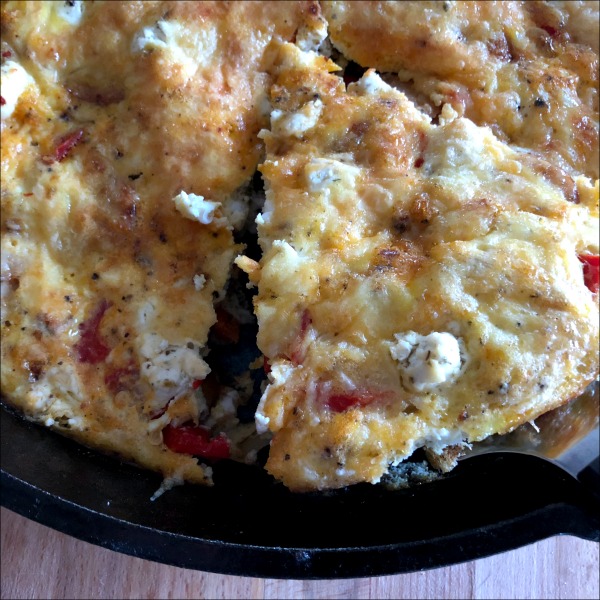 slicing the sausage and peppers frittata