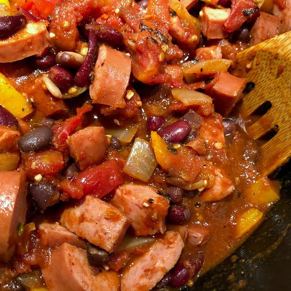 Try this Easy Turkey Kielbasa Chili (Gluten Free and Lower Fat!) the next time you're looking for a different comfort food twist on your usual chili recipes. Doing a smoked sausage chili gives you a flavor reminiscent of sausage, peppers, and onions -- but with a definite chili kick.