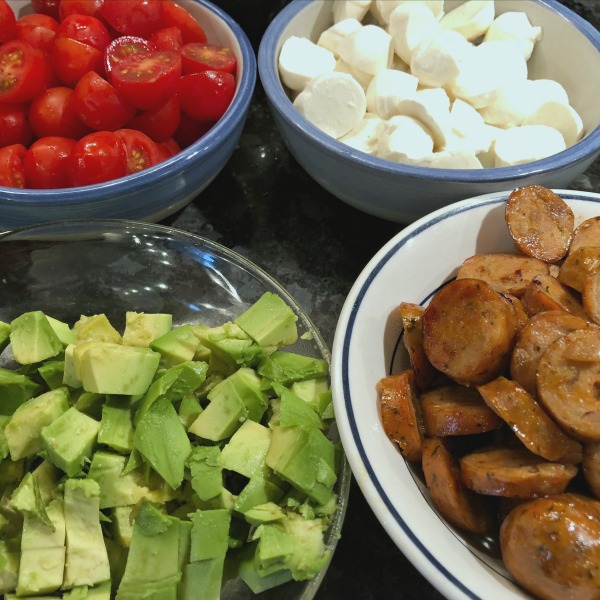 tomato mozzarella salad toppings