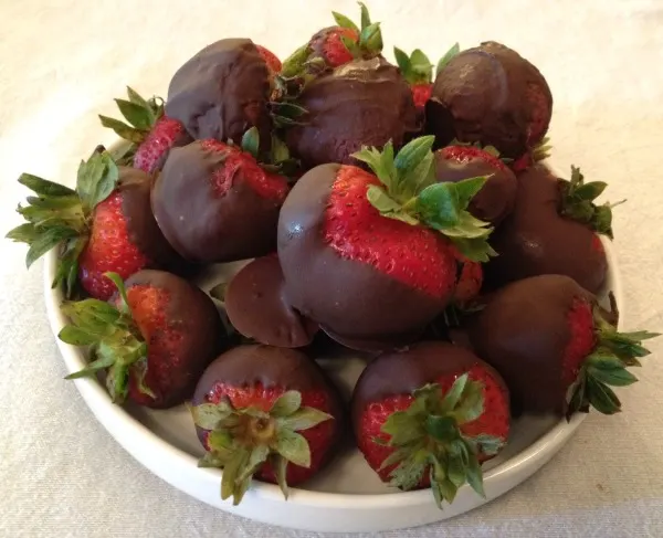 dairy-free-chocolate-covered-strawberries-4