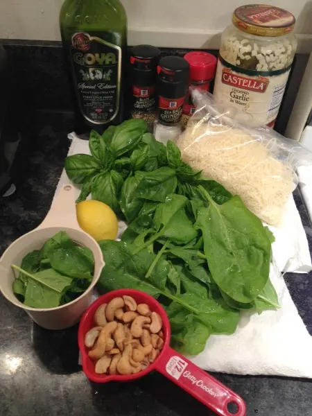 spinach-basil-pesto-ingredients