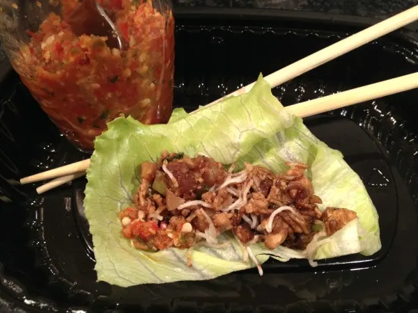 chili-garlic-sauce-with-lettuce-wrap-2