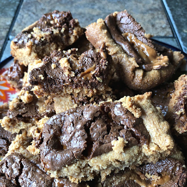 peanut butter cookie bars with snickers