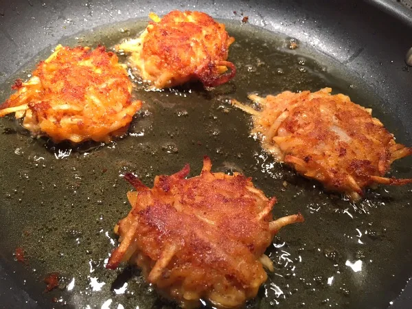 latkes in pan