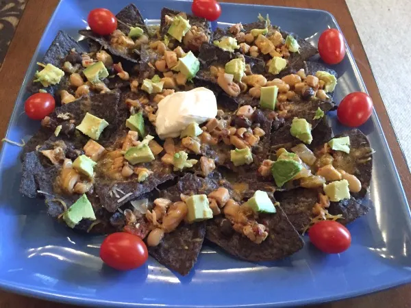 chipotle-chicken-chili-nachos-plated