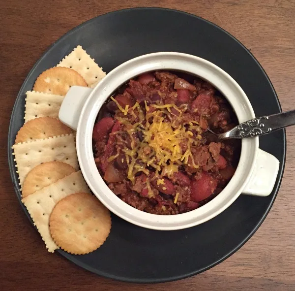 https://www.mashupmom.com/wp-content/uploads/2016/12/bowl-of-ip-chili-and-crackers.jpg.webp