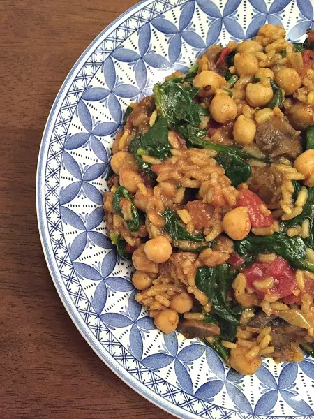 plate of curried chickpeas with spinach