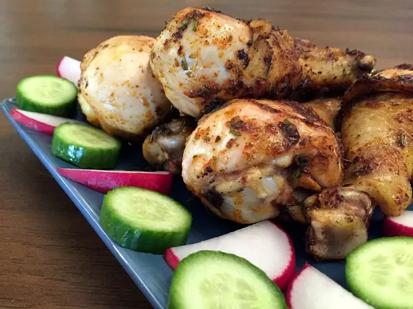 plate of chicken drumsticks and veggies