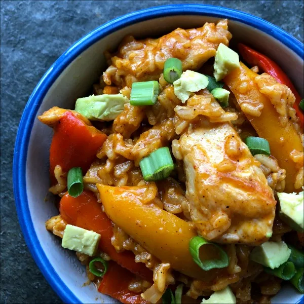 One pot meals for the win: This one pan chicken fajita rice skillet recipe has fajita flavor infused into every bite, and is naturally gluten free. You've heard of chicken burrito bowls -- Now, let's cook up some chicken fajita bowls for a change for pace in this easy chicken fajita rice bowls recipe!