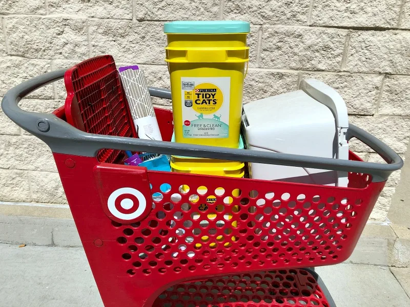 While picking up TIDY CATS Free and Clean litter at Target, I also picked up a new litter box, litter-trapping mat, and scoop for a whole refresh. Free of added dyes and fragrances, with the odor-absorbing power of activated charcoal -- it doesn't just add a different odor to mask the one you're trying to eliminate.