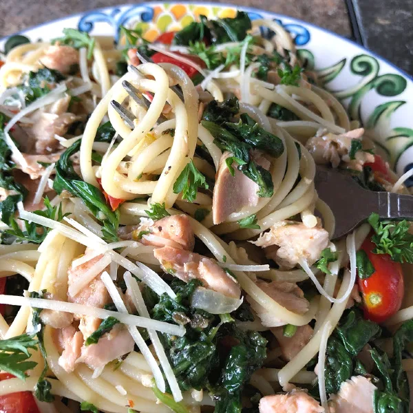 pasta florentine with salmon spinach and tomatoes