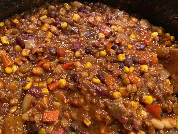 finished vegetarian chili in the crock-pot
