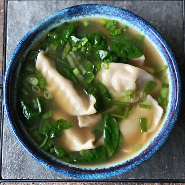 Shortcut wonton soup with spinach using frozen wontons