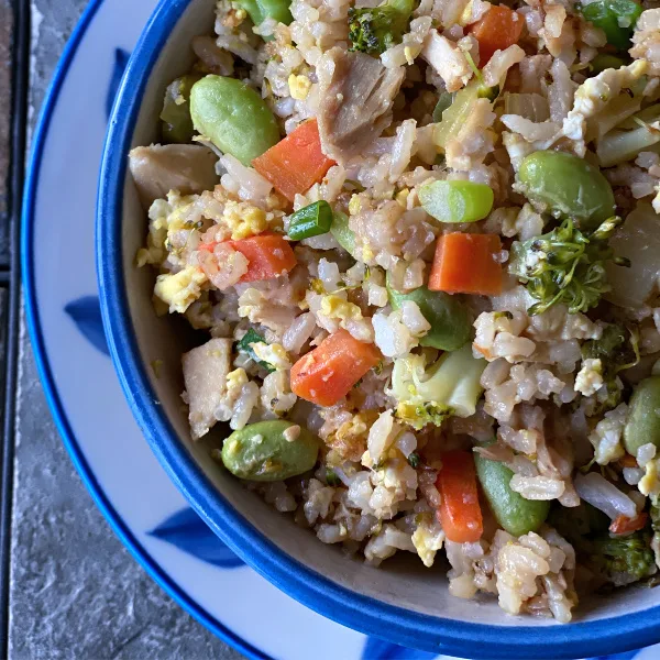 easy leftover chicken fried rice -- homemade fried rice with leftover chicken