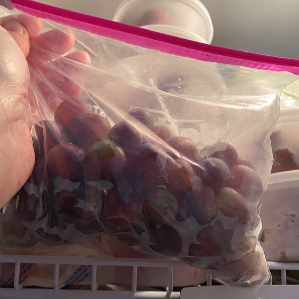 freeze grapes in freezer bags