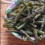 Simple sheet pan green beans -- Roasted green beans are an easy vegetarian side dish!