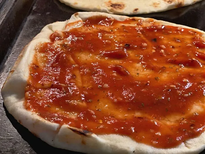 add sauce to the naan pizza