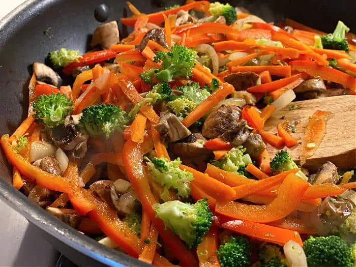 cooked lo mein veggies in a pan