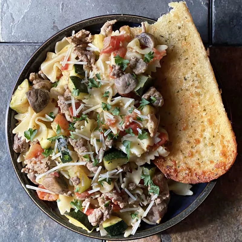 zucchini turkey pasta with garlic bread