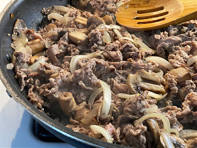 pan of beef and mushrooms