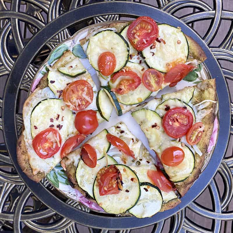 naan pizza with zucchini