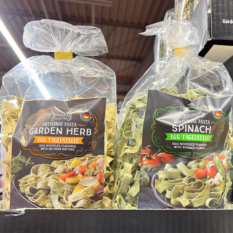 spinach or garden herb tagliatelle bags