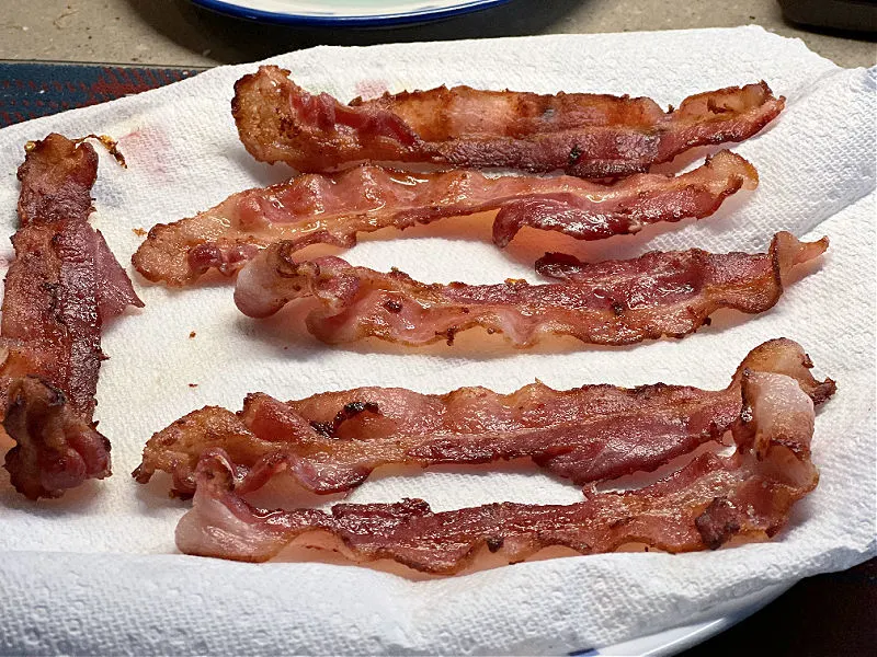 drain the bacon on paper towels