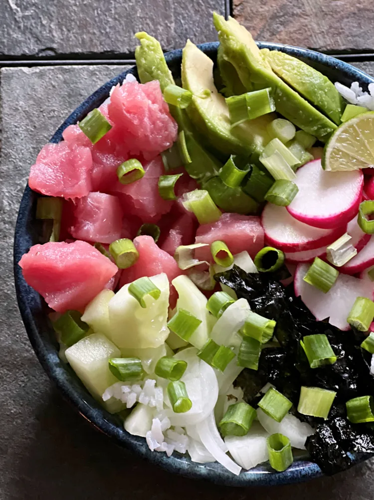 poke bowl with tuna and vegetables