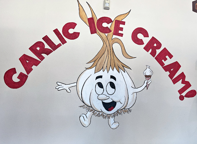 garlic ice cream sign