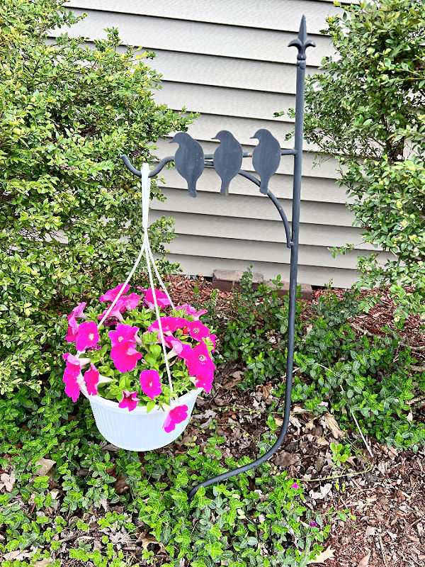 hanging basket stake with birds on it