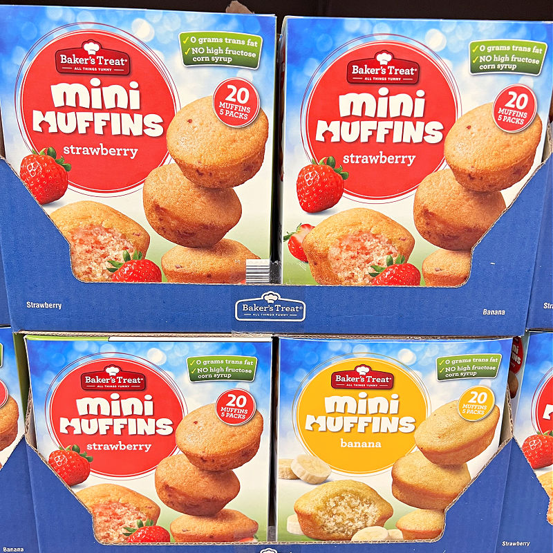 strawberry and banana mini muffin boxes
