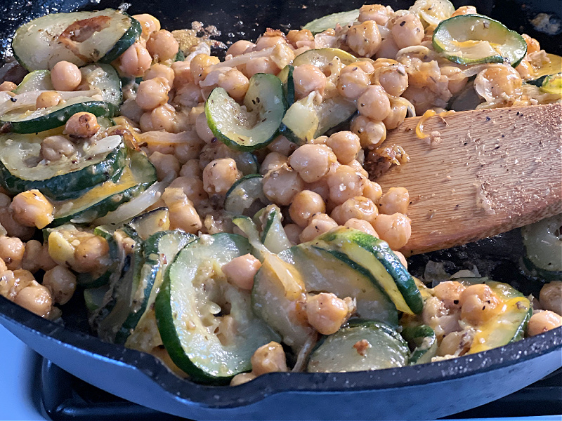 cheesy zucchini and chickpeas in the skillet