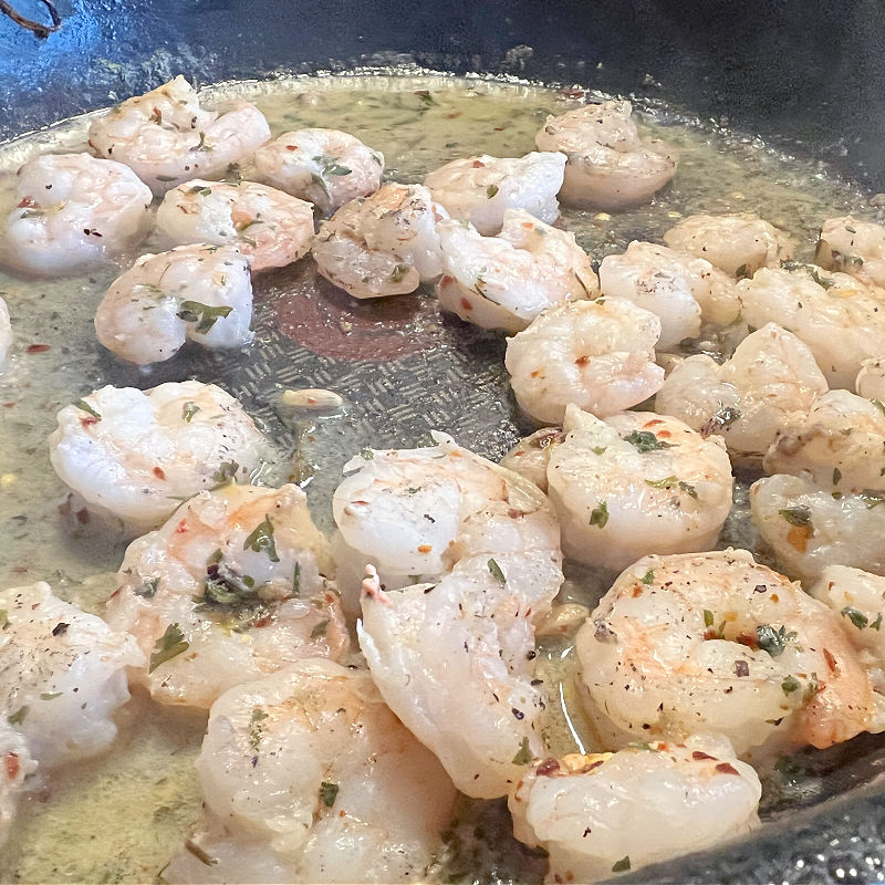 shrimp in skillet with lemon garlic butter